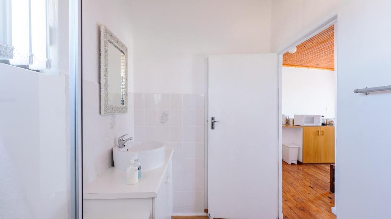 Suikerbekkie Apartamento Struisbaai Exterior foto